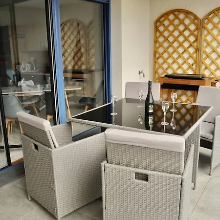 Elegant & Spacieux, Place Du Dauphin A Apartment *