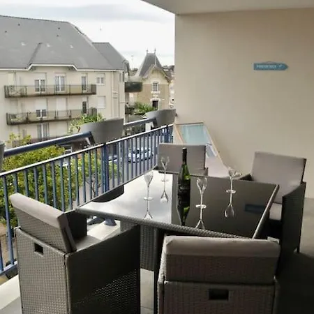 Apartment Elegant & Spacieux, Place Du Dauphin A