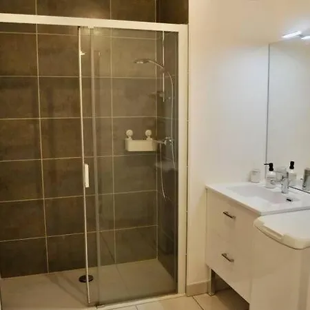 Elegant & Spacieux, Place Du Dauphin A Apartment